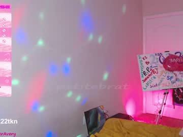 girl
        petitebrat cam image #1162674