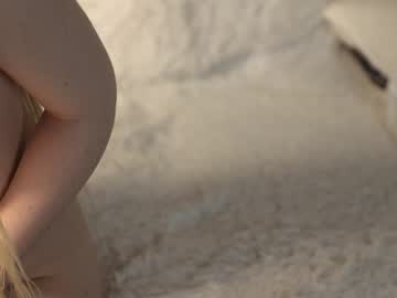 girl
        owlluree cam image #2808824