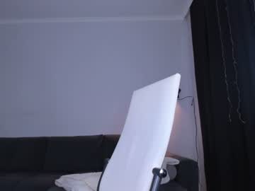 girl
        meowlina cam image #488820