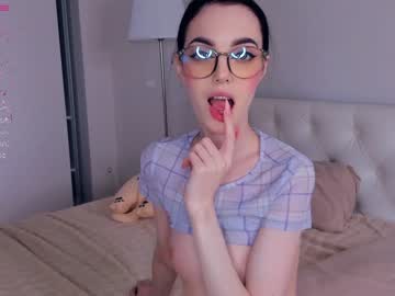 girl
        ilaveins cam image #294598