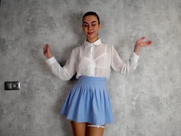girl
        nika_lodge cam image #210110
