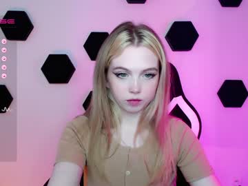 girl
        small_blondee cam image #1431149