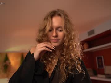 girl
        chillwithkira cam image #306752